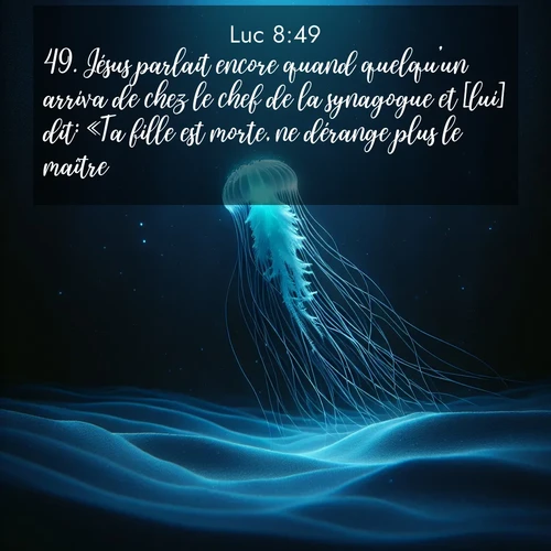 Segond21 Évangile selon Luc  ; image nature: image avec le verset biblique :Jésus parlait encore quand quelqu&#039;un arriva de chez le chef de la synagogue et [lui] dit: «Ta fille est morte, ne dérange plus le maître.» ;  ; 8:49