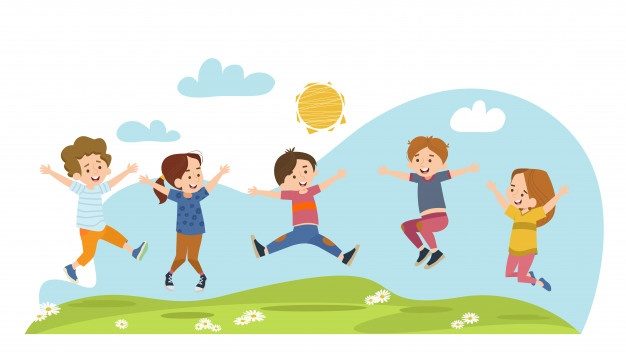 enfants-heureux-sautant-prairie-ete