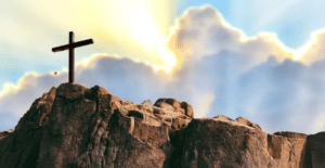 Pâques , croix sur une montagne avec soleil et nuages, 