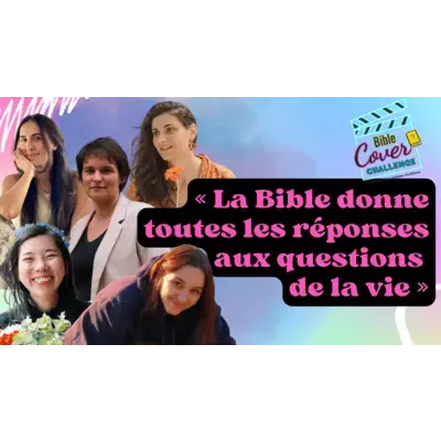 étudiants qui font le concours Bible cover challenge pour designer une nouvellle couverture pour la Bible. l'Affiche dit: La Bible donne toutes les réponses aux questions de la vie".