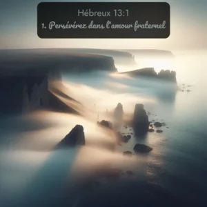 Le brouillard côtier révèle et dissimule les falaises maritimes. Avec le verset biblique : 1. Persévérez dans l'amour fraternel. qui invite les personnes à venir à l'église Renens AB pour le culte de Dimanche